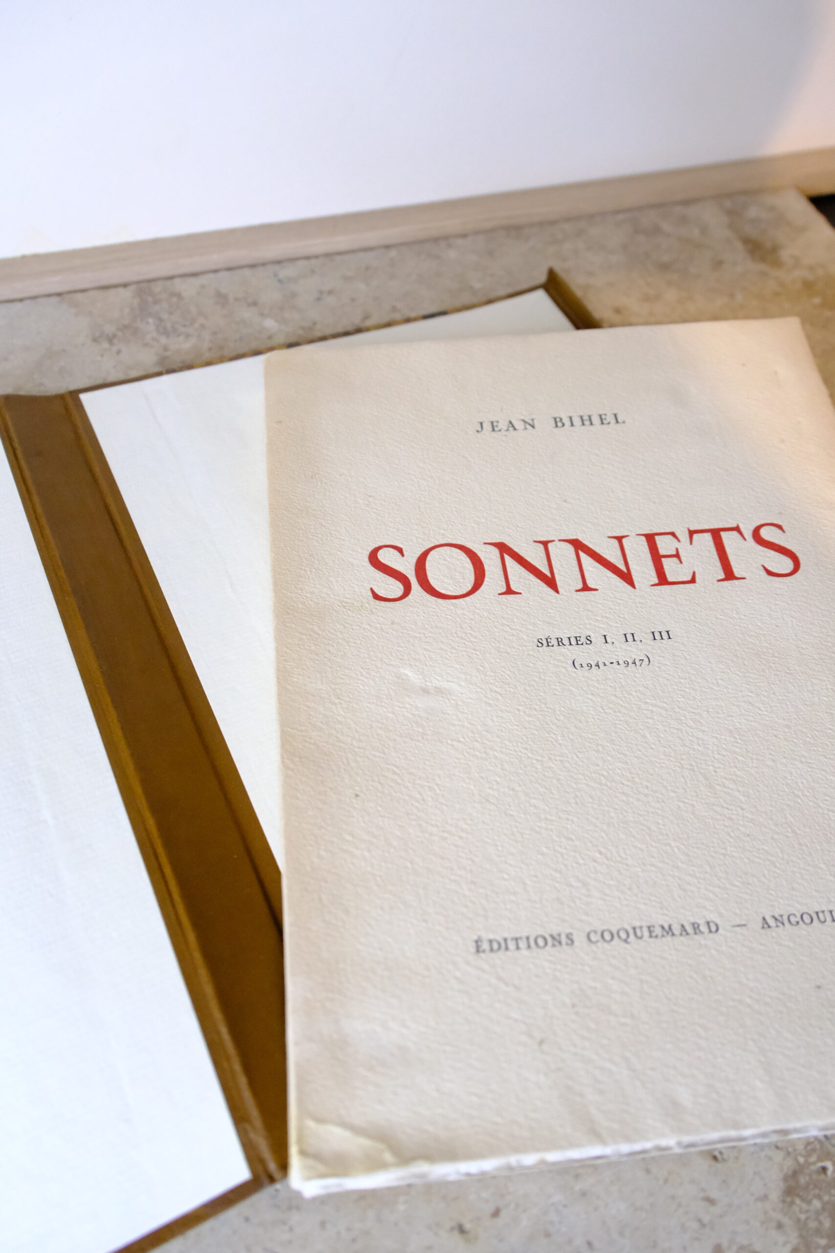BIHEL (Jean), Sonnets.
Angoulême , éditions Coquemard, 1947. – Image 2
