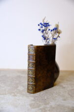 POISSEVIN (Jean-Baptiste), Discours de la vie de Saint Charles Borromée. Bordeaux, Simon Millanges, 1611.