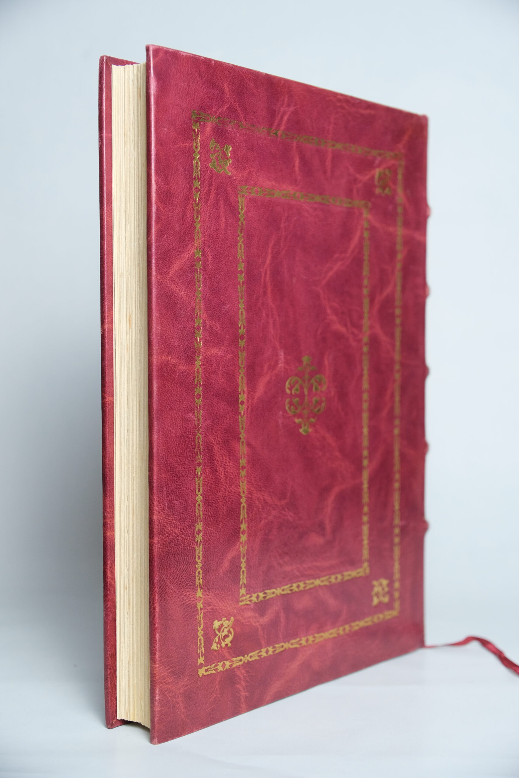 MUSSET (Alfred de), On ne badine pas avec l’amour. Paris, éditions Du bois sacré, 1937. – Image 6