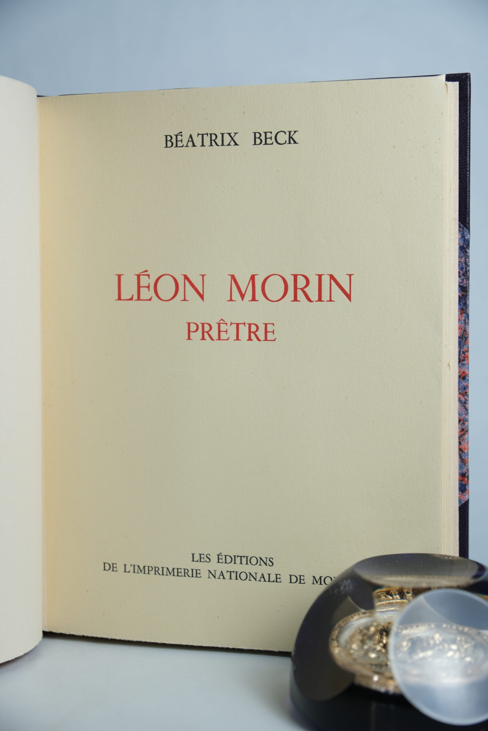 BECK (Béatrix), Léon Morin Prêtre. Monaco, Editions de l’imprimerie nationale de Monaco, 1954. – Image 3