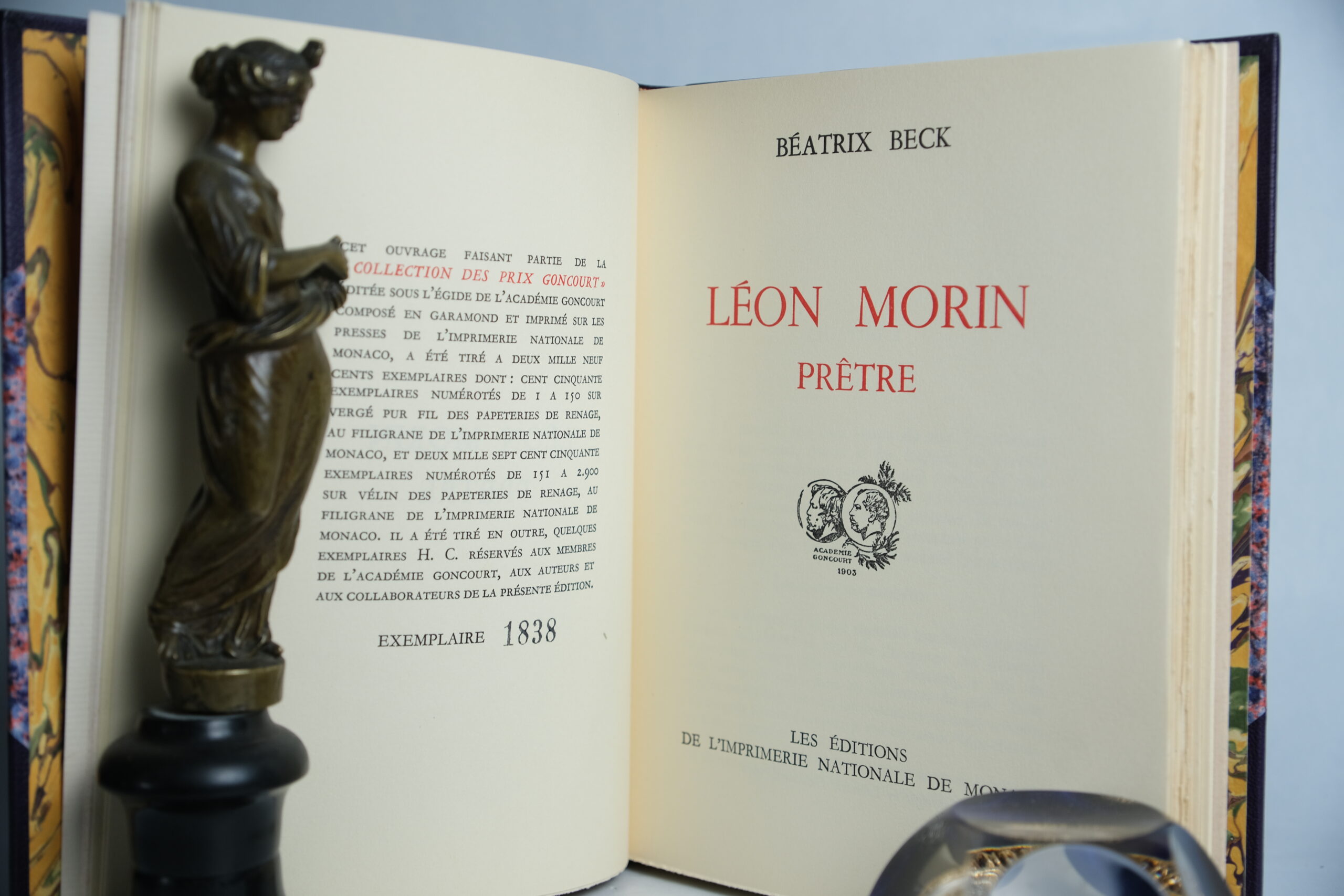 BECK (Béatrix), Léon Morin Prêtre. Monaco, Editions de l’imprimerie nationale de Monaco, 1954. – Image 4